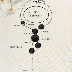 Mavro kikloforiko necklace me diskous kai metriseis gia elegant stil