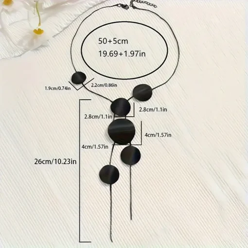Mavro kikloforiko necklace me diskous kai metriseis gia elegant stil