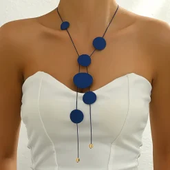 Mple necklace me diskous gia stilato kai modern look
