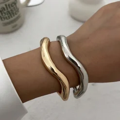 Σετ Βραχιόλια Bangle με Κυματιστό Σχέδιο σε χρυσό και ασημί