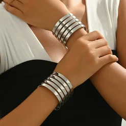 Σετ 2 Μεταλλικά Βραχιόλια Μανσέτες (Cuff) σε Ασημί Τόνο | Φαρδιά, Μοντέρνα Βραχιόλια Χειροπέδες