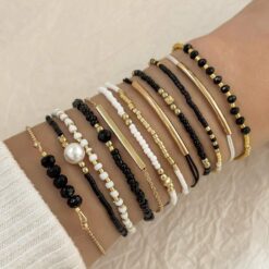 Σετ 12 Βραχιόλια με Χάντρες & Χρυσές Λεπτομέρειες – Μαύρο ,Λευκό , Χρυσό