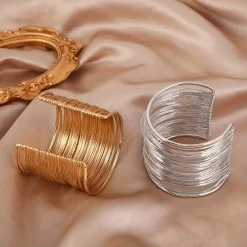Μοντέρνο Βραχιόλι Χειροπέδα (Cuff) Πολλαπλών Λωρίδων - Χρυσό & Ασημένιο