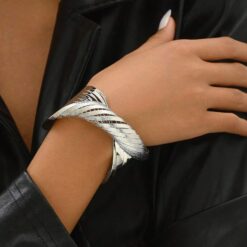 Μοντέρνο Βραχιόλι (Cuff Bracelet) με Κυματιστό Σχέδιο - Χρυσό & Ασημί