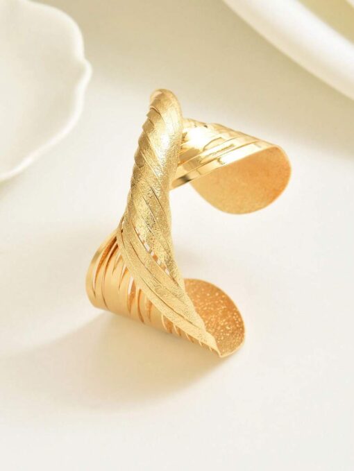Μοντέρνο Βραχιόλι (Cuff Bracelet) με Κυματιστό Σχέδιο - Χρυσό & Ασημί