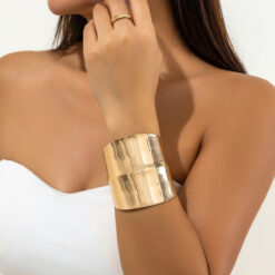 Μοντέρνο Φαρδύ Βραχιόλι Μανσέτα (Cuff Bracelet) με Σφυρήλατη Υφή - Statement Κόσμημα σε Χρυσό & Ασημί