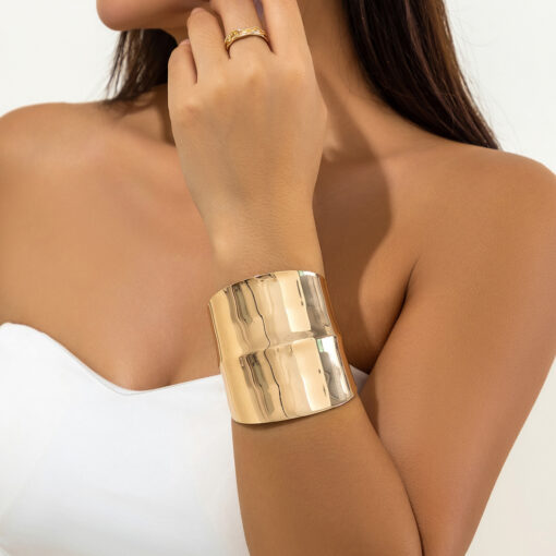Μοντέρνο Φαρδύ Βραχιόλι Μανσέτα (Cuff Bracelet) με Σφυρήλατη Υφή - Statement Κόσμημα σε Χρυσό & Ασημί