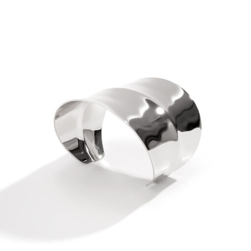 Μοντέρνο Φαρδύ Βραχιόλι Μανσέτα (Cuff Bracelet) με Σφυρήλατη Υφή - Statement Κόσμημα σε Χρυσό & Ασημί