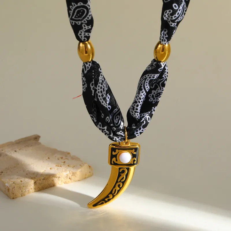 Queen Style Κολιέ Choker | Μαντήλι Bandana & Μενταγιόν Χρυσό | 18Κ Επιχρυσωμένο Ατσάλι | Ρομαντικό & Luxury