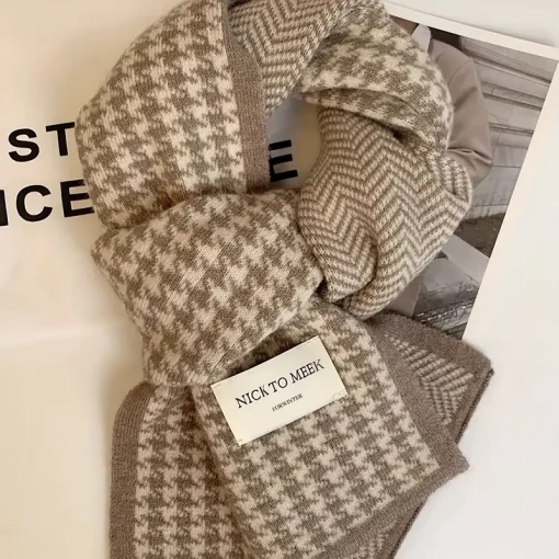 Μάλλινο Κασκόλ με Δίχρωμο Πλεκτό Houndstooth και Ψαροκόκαλο - Χειμωνιάτικη Ζεστασιά & Στυλ