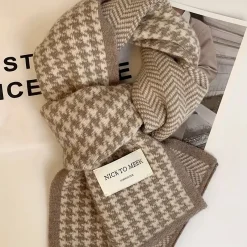 Μάλλινο Κασκόλ με Δίχρωμο Πλεκτό Houndstooth και Ψαροκόκαλο - Χειμωνιάτικη Ζεστασιά & Στυλ