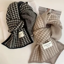 Μάλλινο Κασκόλ με Δίχρωμο Πλεκτό Houndstooth και Ψαροκόκαλο - Χειμωνιάτικη Ζεστασιά & Στυλ