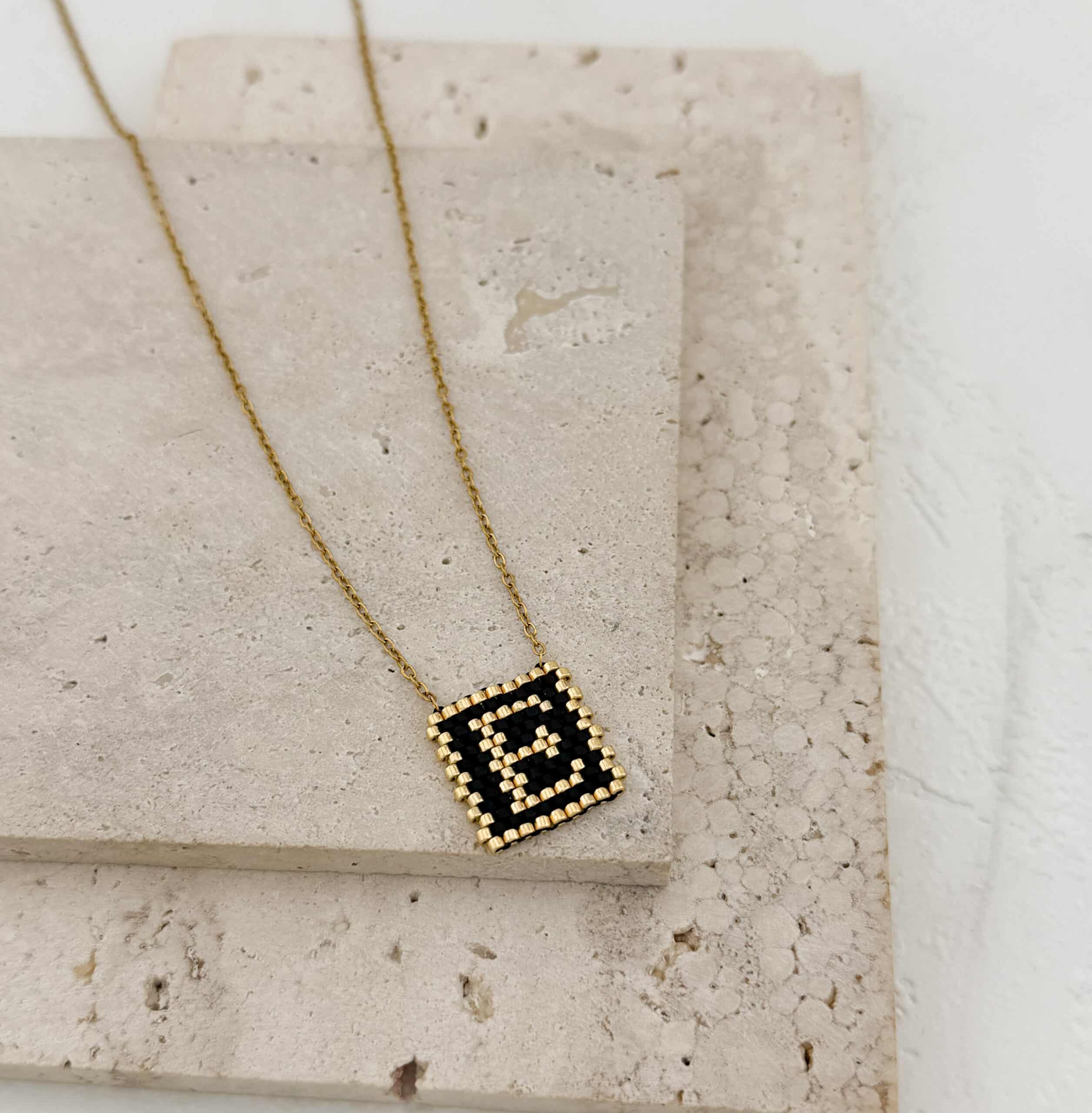 Κολιέ με Αρχικό Γράμμα Ε – Χειροποίητο με Επιχρύσωση