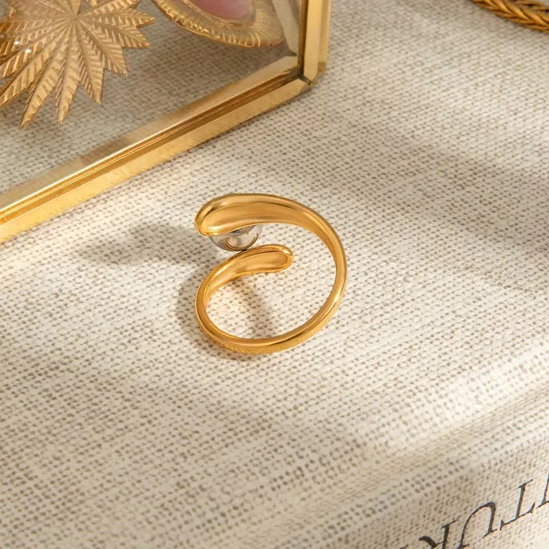 Εντυπωσιακό Δαχτυλίδι Σπείρα με Δίχρωμη Μπάλα | Μοντέρνα Κοσμήματα