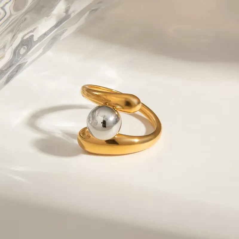 Εντυπωσιακό Δαχτυλίδι Σπείρα με Δίχρωμη Μπάλα | Μοντέρνα Κοσμήματα