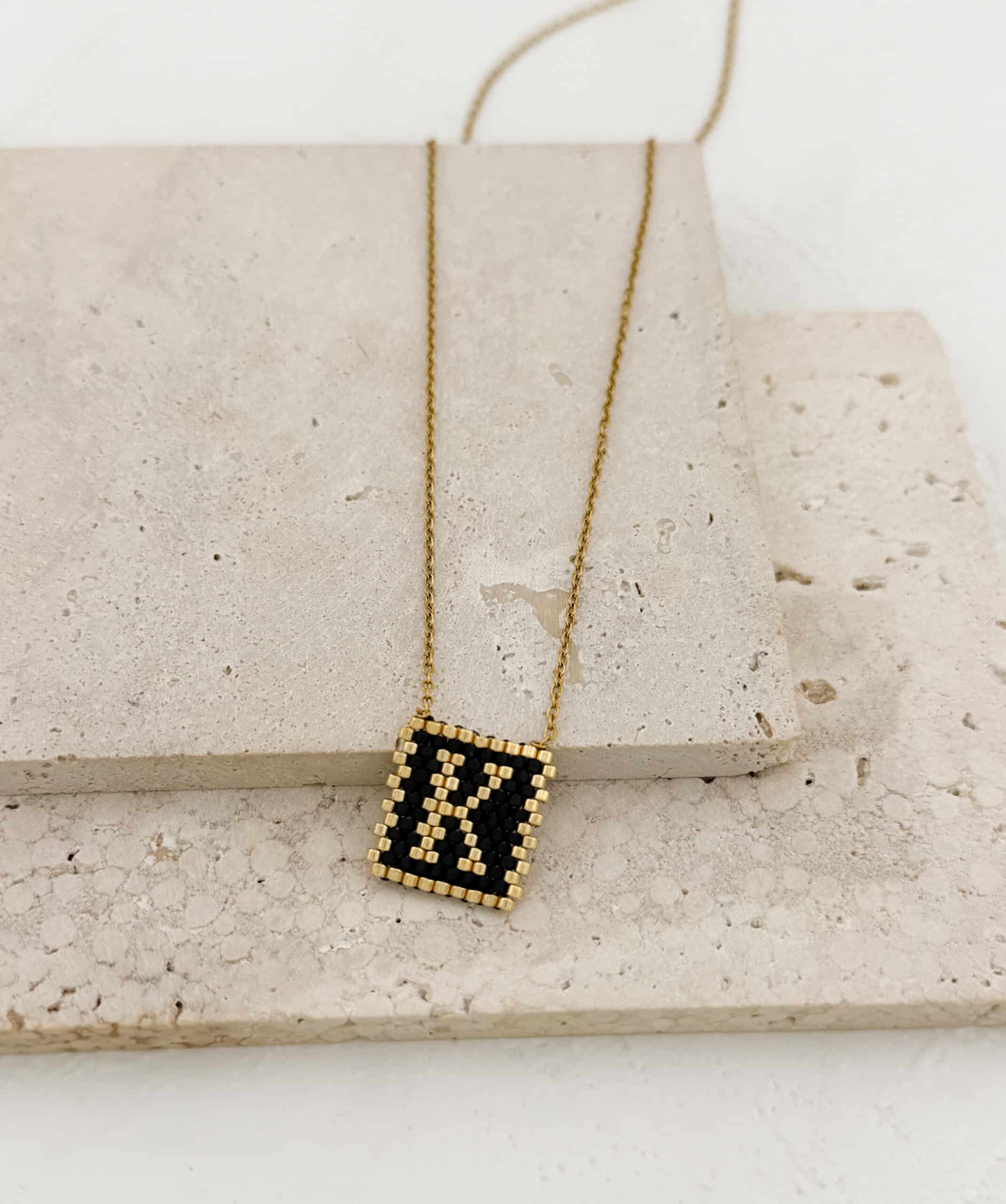 Κολιέ με Αρχικό Γράμμα K – Χειροποίητο με Επιχρύσωση