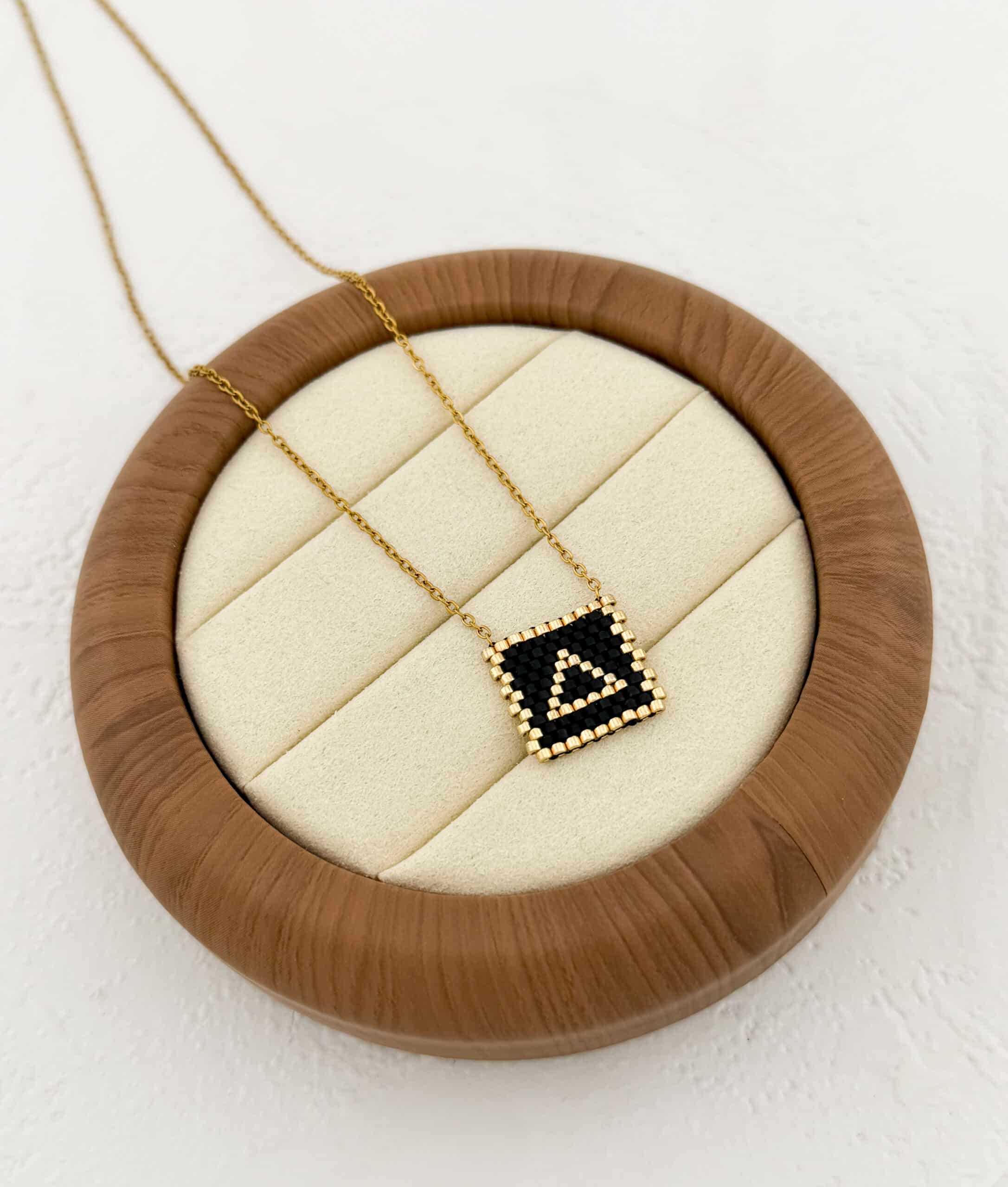 Κολιέ με Αρχικό Γράμμα Δ – Χειροποίητο με Επιχρύσωση