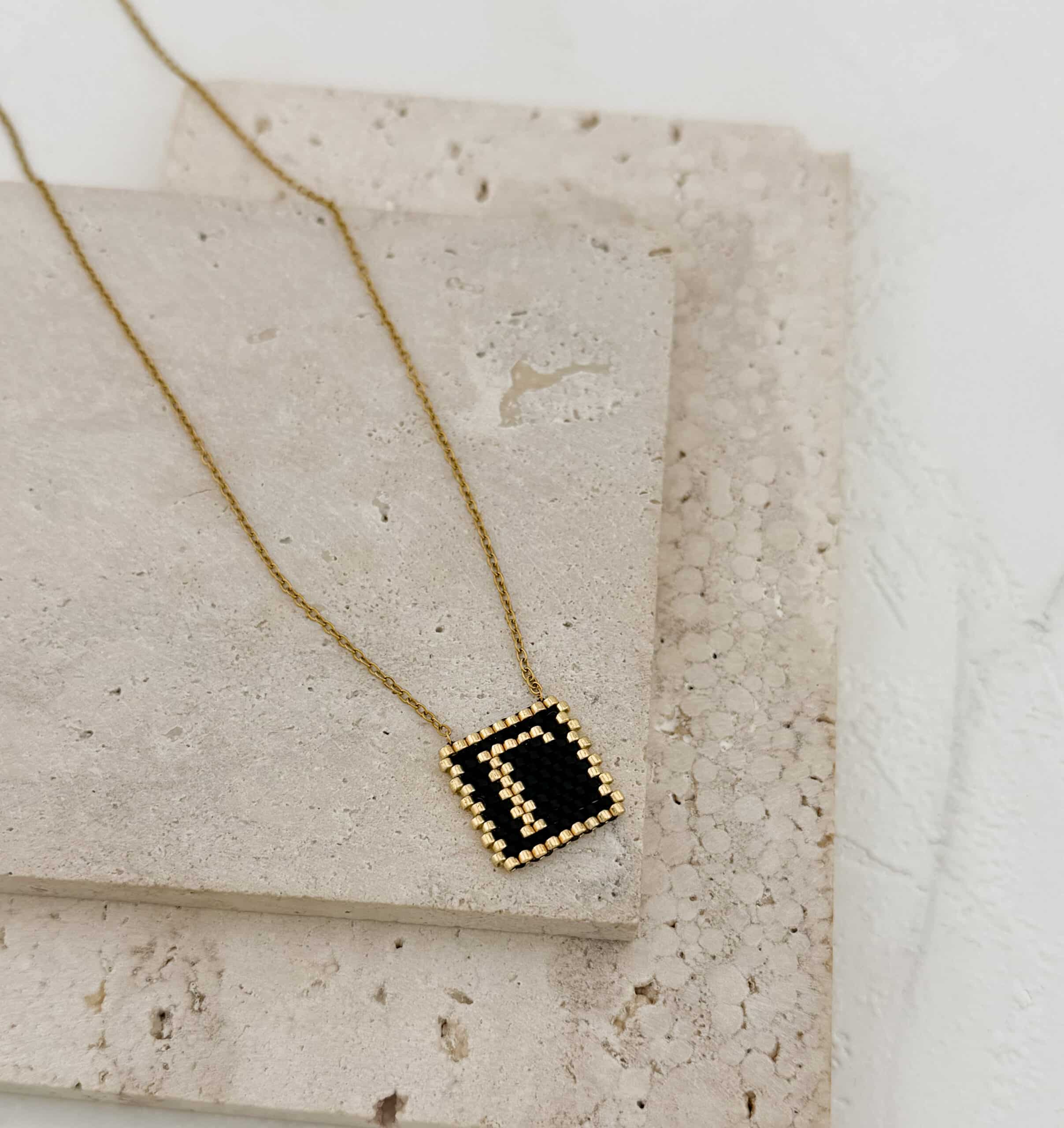 Κολιέ με Αρχικό Γράμμα Γ– Χειροποίητο με Επιχρύσωση