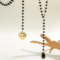 Μακρύ Κολιέ Lariat από Μαύρες Χάντρες με Χρυσή Καρδιά