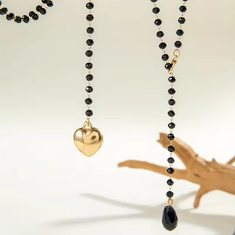 Μακρύ Κολιέ Lariat από Μαύρες Χάντρες με Χρυσή Καρδιά