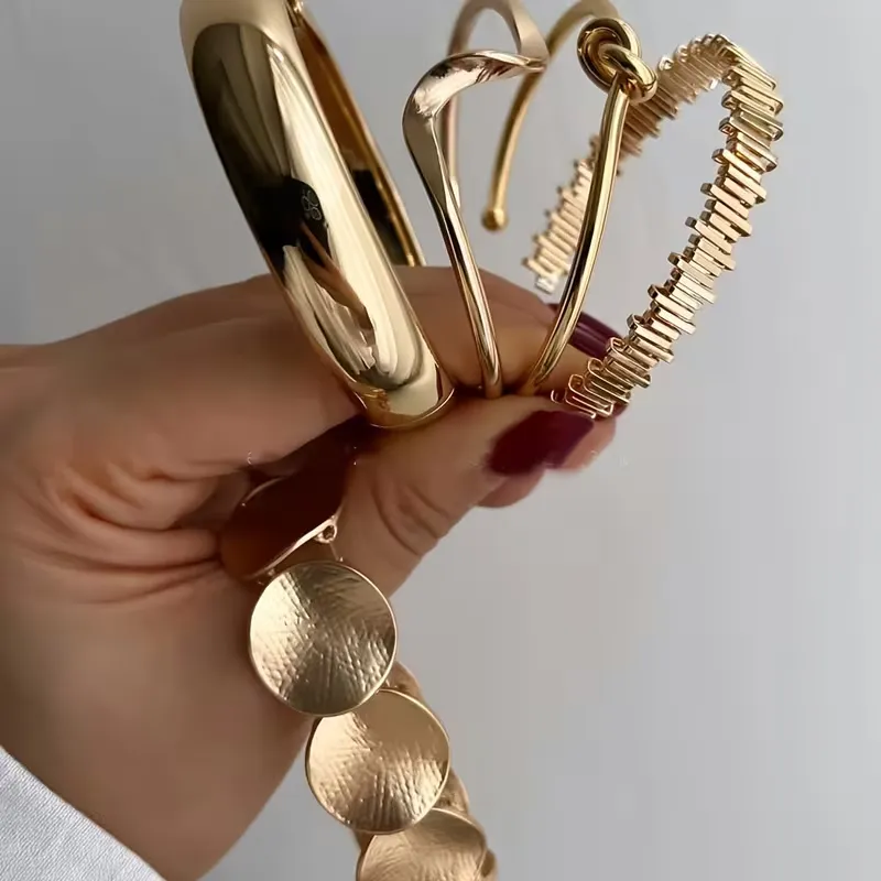 Σετ 5 Statement Βραχιόλια | Chunky Βραχιόλια Layering με ανάγλυφες Λεπτομέρειες (Χρυσό/Ασημί)