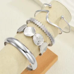 Σετ 5 Statement Βραχιόλια | Chunky Βραχιόλια Layering με ανάγλυφες Λεπτομέρειες (Χρυσό/Ασημί)