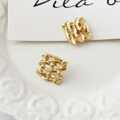 Χρυσά Σκουλαρίκια Καρό Πλέξη