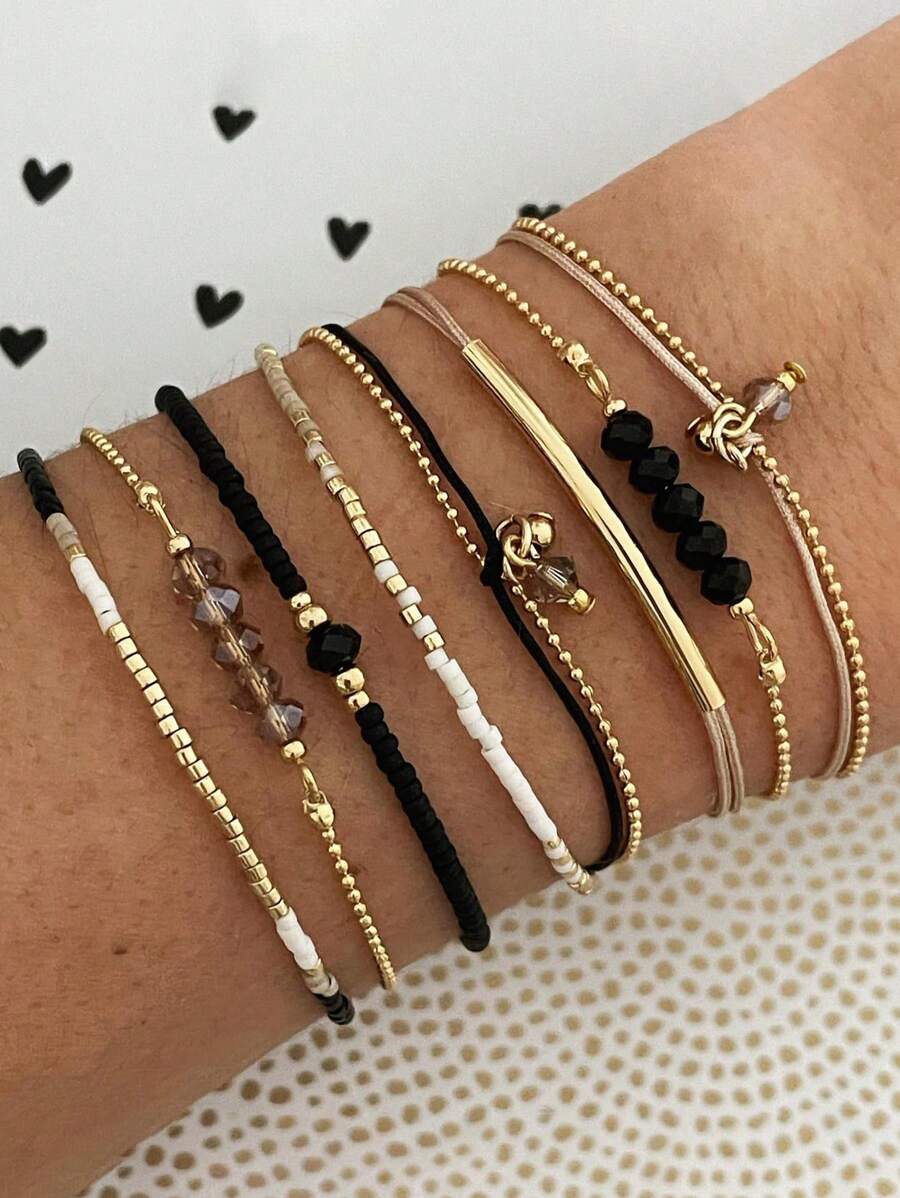 Σετ 8 Boho Βραχιόλια με Χάντρες και Χρυσές Λεπτομέρειες - Μαύρο & Beige