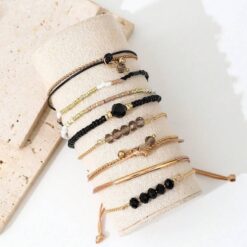 Σετ 8 Boho Βραχιόλια με Χάντρες και Χρυσές Λεπτομέρειες - Μαύρο & Beige