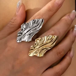 Σετ Δαχτυλίδια Statement με Κυματιστή Υφή | Ρυθμιζόμενα, Μεταλλικά, Ρευστό Σχέδιο | Χρυσό & Ασημί