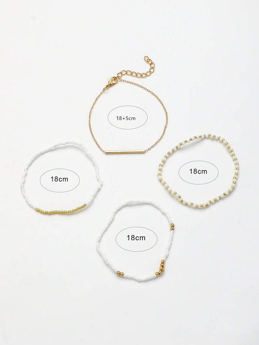 Σετ 4 Γυναικεία Βραχιόλια με Λευκές Χάντρες και Χρυσή Μπάρα