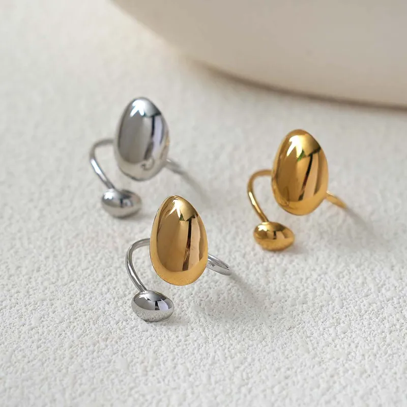 Μίνιμαλ γυναικείο δαχτυλίδι με το σύμβολο του απείρου από χρυσό ανοξείδωτο ατσάλι 18K