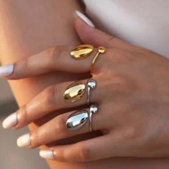 Μίνιμαλ γυναικείο δαχτυλίδι με το σύμβολο του απείρου από χρυσό ανοξείδωτο ατσάλι 18K