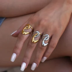 Minimal γυναικείο δαχτυλίδι από χρυσό ανοξείδωτο ατσάλι 18K με γεωμετρικές γραμμές και ρυθμιζόμενο μέγεθος