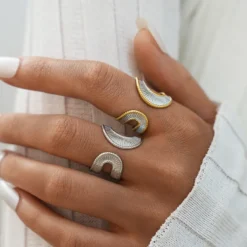 Minimal γυναικείο δαχτυλίδι hollow out από χρυσό ανοξείδωτο ατσάλι 18K με γεωμετρικό σχέδιο