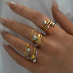 Μοντέρνο δίχρωμο γυναικείο δαχτυλίδι mixed metal από χρυσό 18K και ασημί ανοξείδωτο ατσάλι σε ρυθμιζόμενο μέγεθος