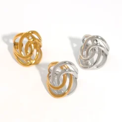 Εντυπωσιακό γυναικείο statement δαχτυλίδι από χρυσό ανοξείδωτο ατσάλι 18K με ανάγλυφο γεωμετρικό μοτίβο