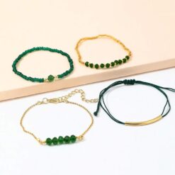 Σετ 4 Γυναικεία Βραχιόλια με Σμαραγδί Χάντρες και Χρυσές Λεπτομέρειες