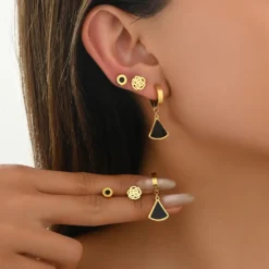 Γυναικεία σκουλαρίκια από ανοξείδωτο ατσάλι σε σχέδιο καρδιά και αστέρι minimal style.