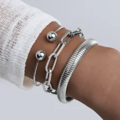 Σετ τριών γυναικείων ασημί βραχιολιών με αλυσίδα φίδι και γεωμετρικά σχέδια σε layering στυλ