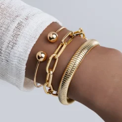 Σετ τριών γυναικείων χρυσών βραχιολιών με αλυσίδα φίδι και γεωμετρικά σχέδια σε layering στυλ