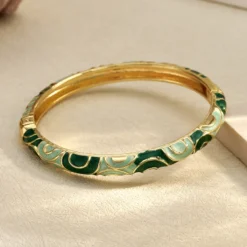 Vintage bohemian γυναικείο βραχιόλι χειροπέδα με γεωμετρικό σχέδιο και σμάλτο σε χρυσό χρώμα
