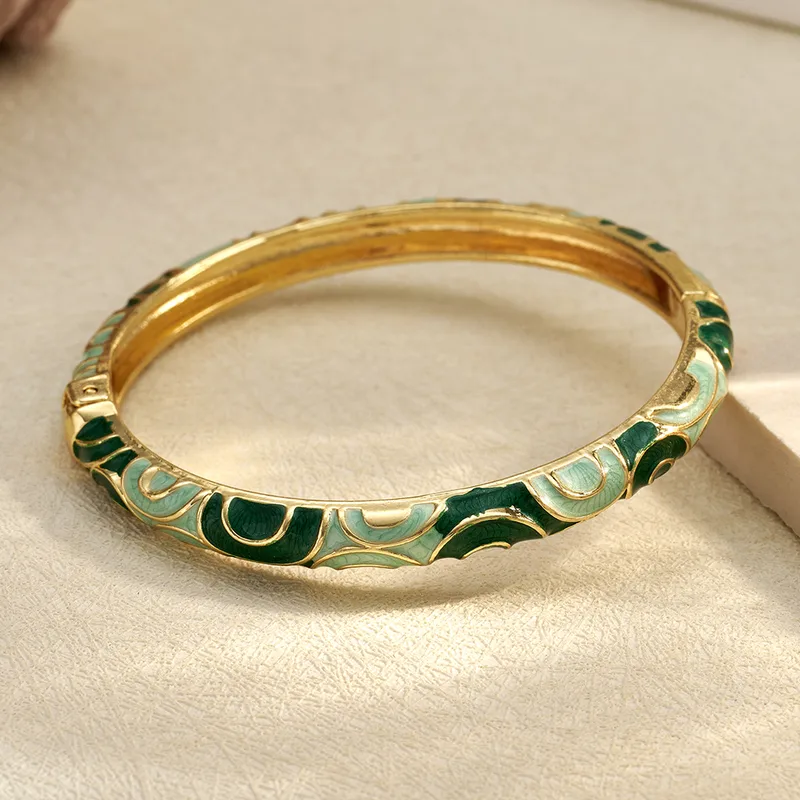 Vintage bohemian γυναικείο βραχιόλι χειροπέδα με γεωμετρικό σχέδιο και σμάλτο σε χρυσό χρώμα