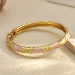 Vintage bohemian γυναικείο βραχιόλι χειροπέδα με γεωμετρικό σχέδιο και σμάλτο σε χρυσό χρώμα