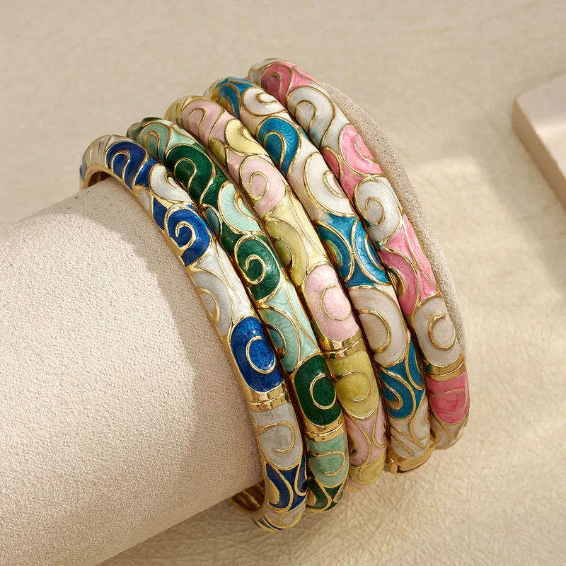 Vintage bohemian γυναικείο βραχιόλι χειροπέδα με γεωμετρικό σχέδιο και σμάλτο σε χρυσό χρώμα