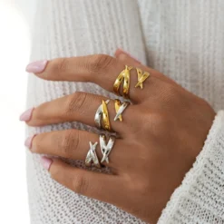 Vintage γυναικείο δαχτυλίδι σε χρυσό χρώμα από ανοξείδωτο ατσάλι 304 με γεωμετρικές γραμμές