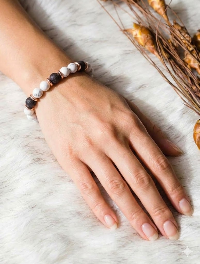 Χειροποίητο Βραχιόλι Ενέργειας με Λευκό Χαολίτη και Ηφαιστειακή Λάβα