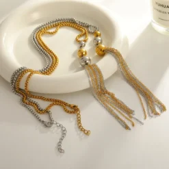 Χρυσό κολιέ 18K από ανοξείδωτο ατσάλι με στρογγυλό μοτίφ και αλυσίδα φούντα