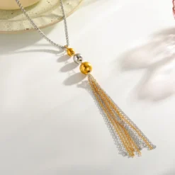 Χρυσό κολιέ 18K από ανοξείδωτο ατσάλι με στρογγυλό μοτίφ και αλυσίδα φούντα