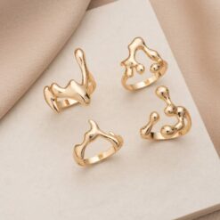 Γυναικεία αφηρημένα δαχτυλίδια σε στυλ υγρού μετάλλου (liquid metal) σε χρυσό και ασημί χρώμα.